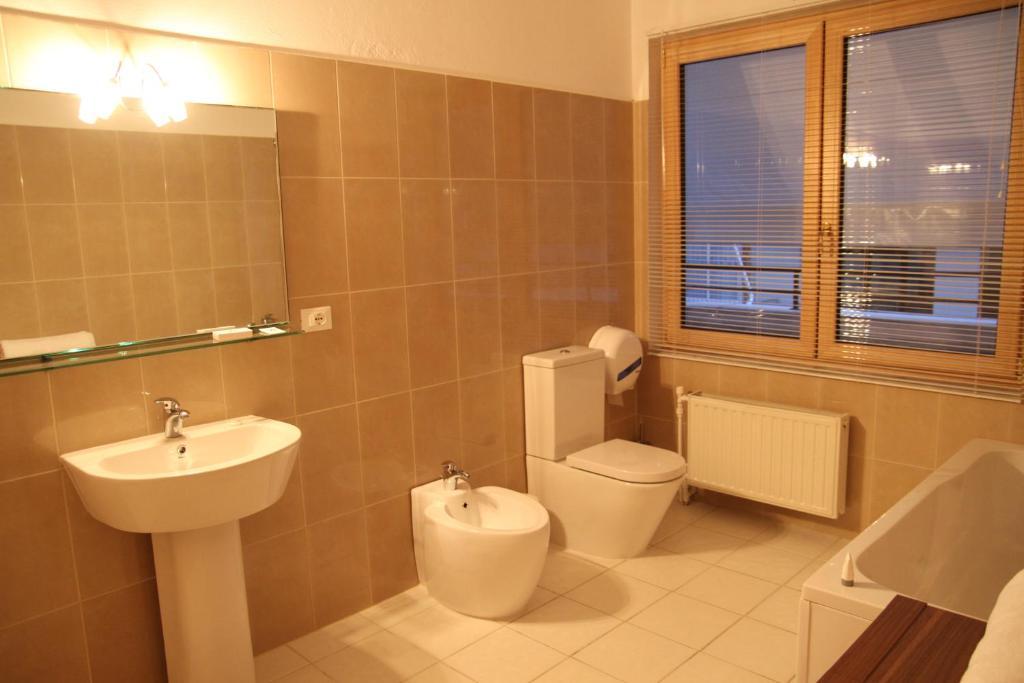 Hotel De Paris Tiranë Bilik gambar